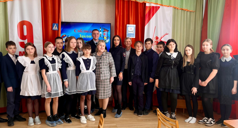 Прокопьевские полицейские и общественники провели конкурс среди учащихся местных образовательных учреждений 