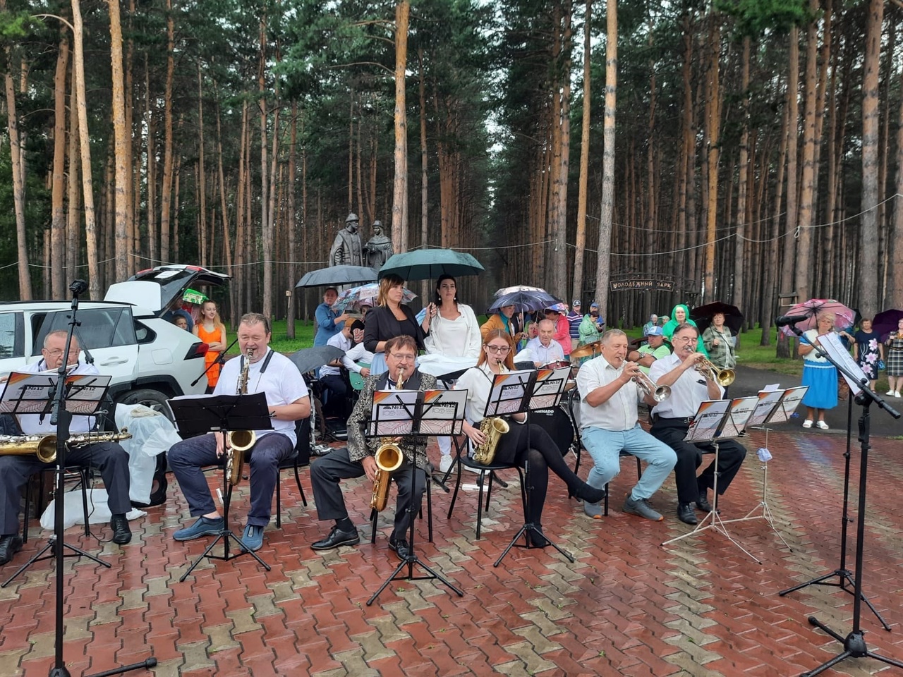 В минувшее воскресенье в Молодежном парке под открытым небом состоялся Творческий дворик “Таланты земли Кузбасской”