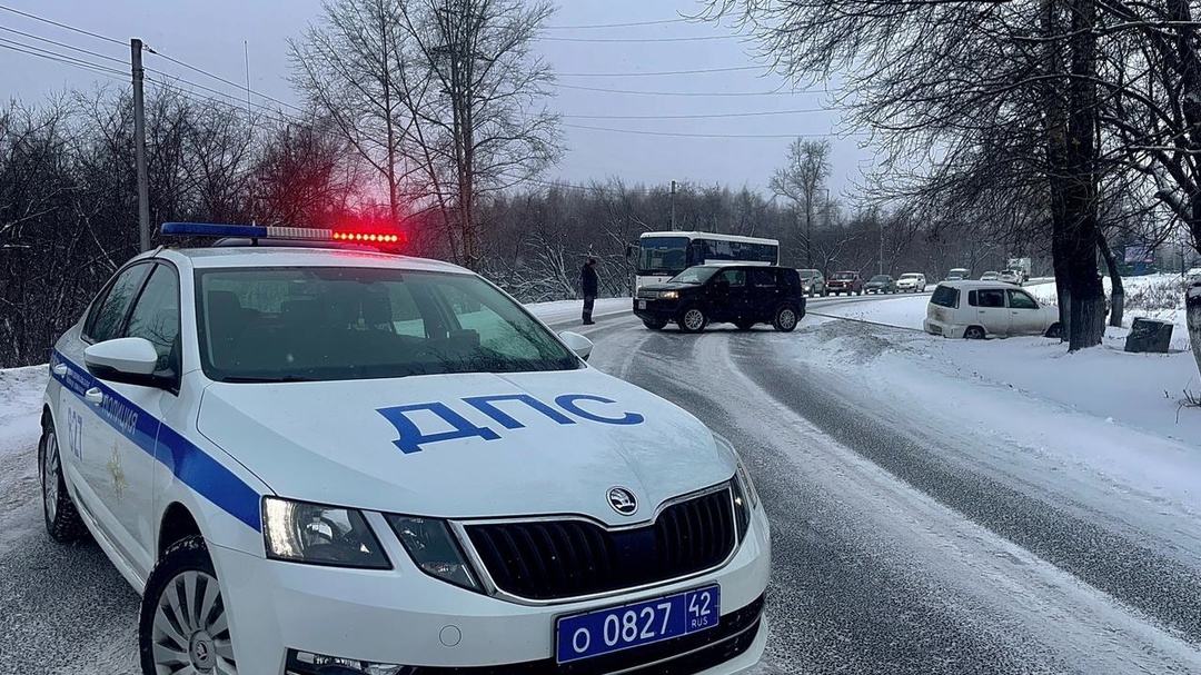 Сотрудники Госавтоинспекции Прокопьевска оказали помощь автомобилистке