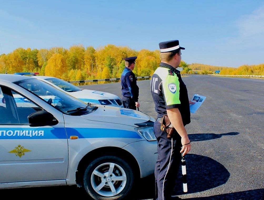 Полицейские устанавливают обстоятельства дорожно-транспортного происшествия